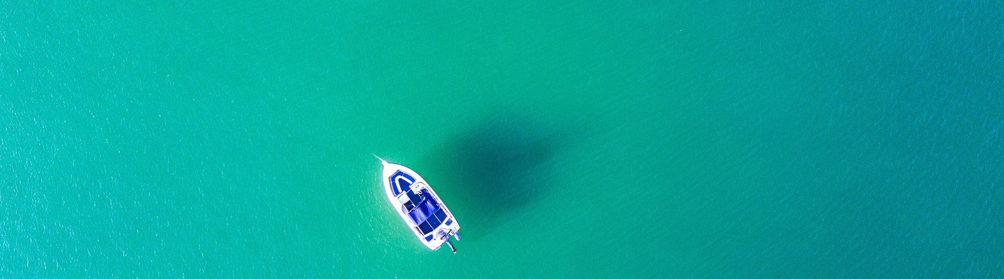 birds eye view boat on ocean
